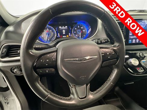 Used 2020 Chrysler Pacifica Touring w/ S Appearance Package image 11