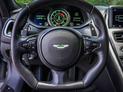 Used 2022 Aston Martin DB11 Coupe RWD image 18