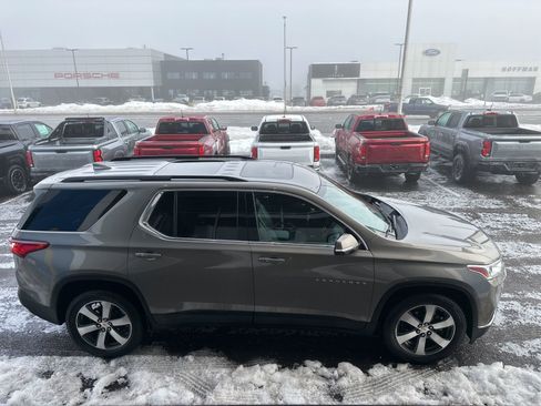 Used 2019 Chevrolet Traverse LT w/ LT Premium Package image 4