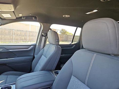 New 2026 GMC Acadia Elevation image 11