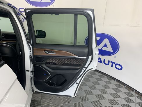 Used 2022 Jeep Grand Cherokee Summit w/ Adv Protech Group IV AWD/4WD image 36
