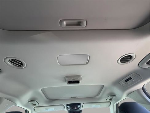 Used 2025 Kia Carnival SX FWD image 37