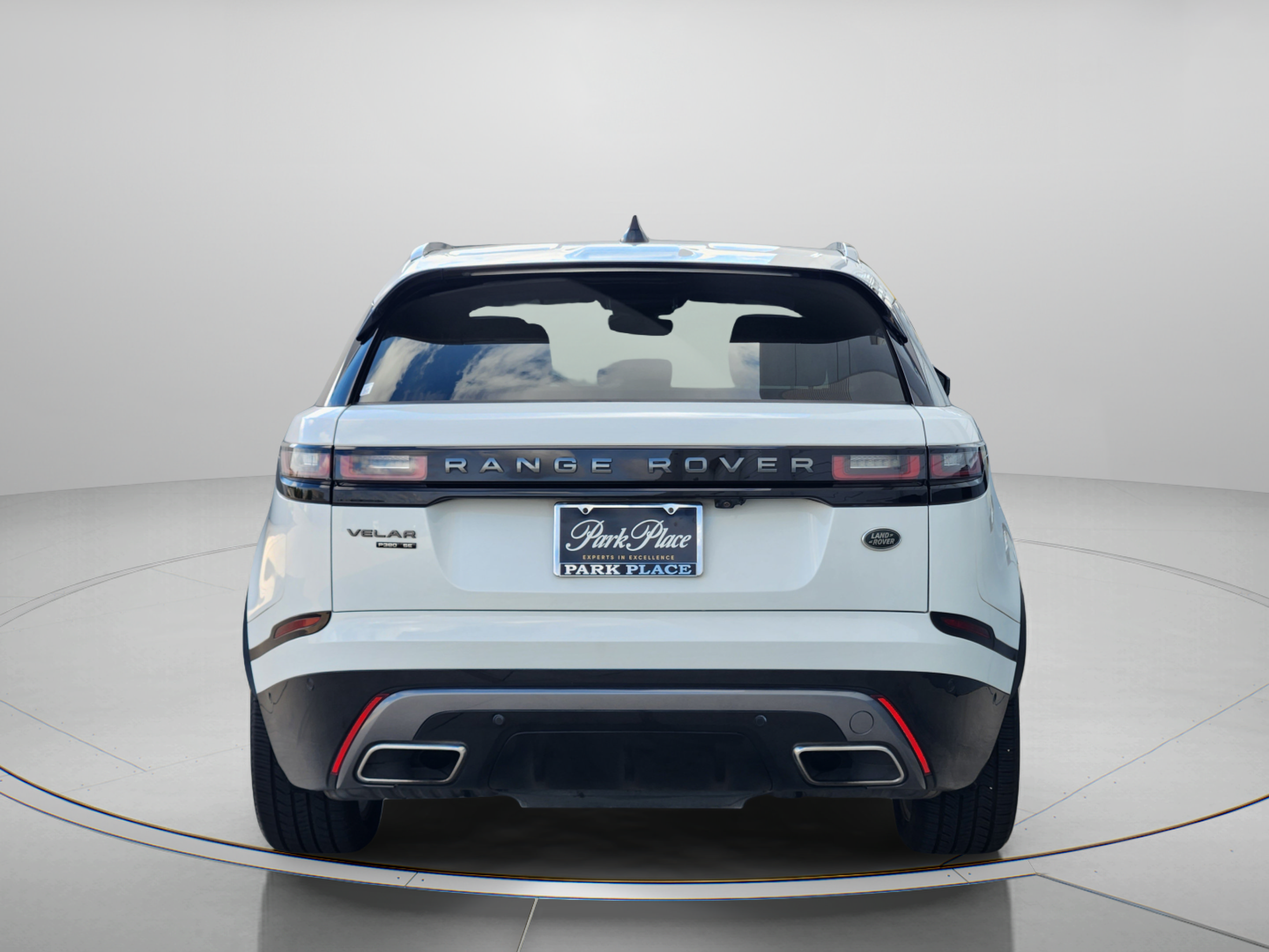 Used 2019 Land Rover Range Rover Velar R-Dynamic SE AWD/4WD image 4