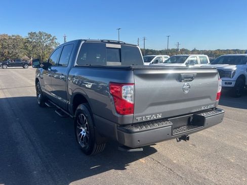 Used 2021 Nissan Titan SV w/ SV Convenience Package image 2