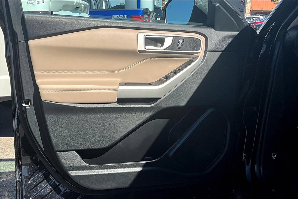 Used 2023 Ford Explorer XLT AWD/4WD image 17