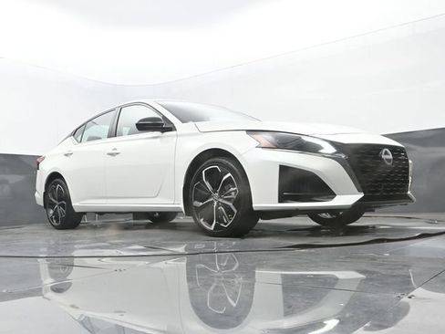 Used 2025 Nissan Altima 2.5 SR AWD/4WD image 23