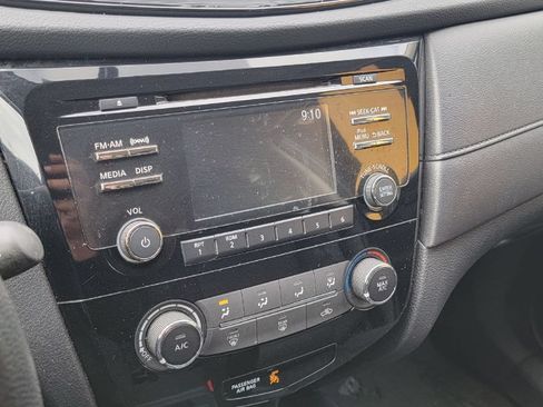 Used 2017 Nissan Rogue S FWD image 17