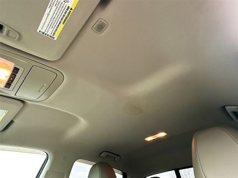 Used 2018 GMC Canyon SLT image 11