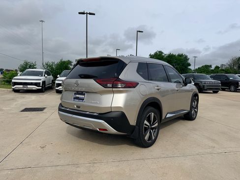Used 2023 Nissan Rogue Platinum FWD image 6
