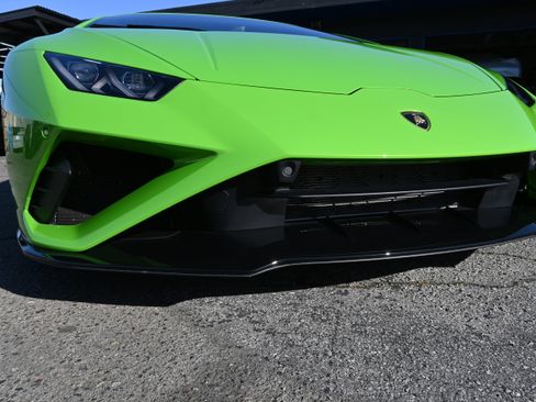 Used 2021 Lamborghini Huracan EVO RWD image 32