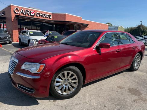 Used 2013 Chrysler 300 image 1