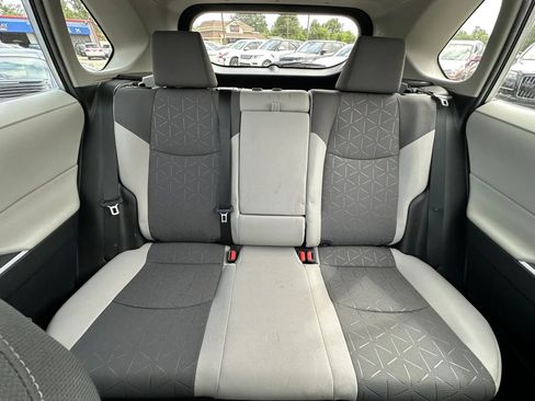 Used 2021 Toyota RAV4 XLE w/ Convenience Package AWD/4WD image 16