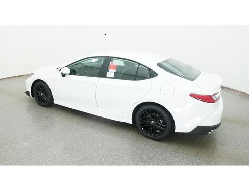 New 2026 Toyota Camry SE image 4