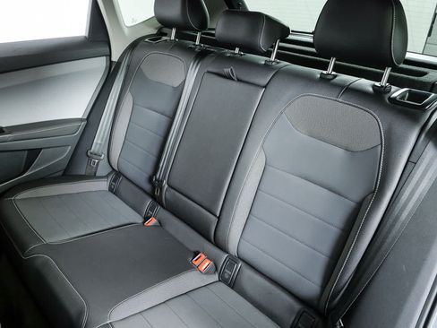 Certified 2024 Volkswagen Taos SE FWD image 20