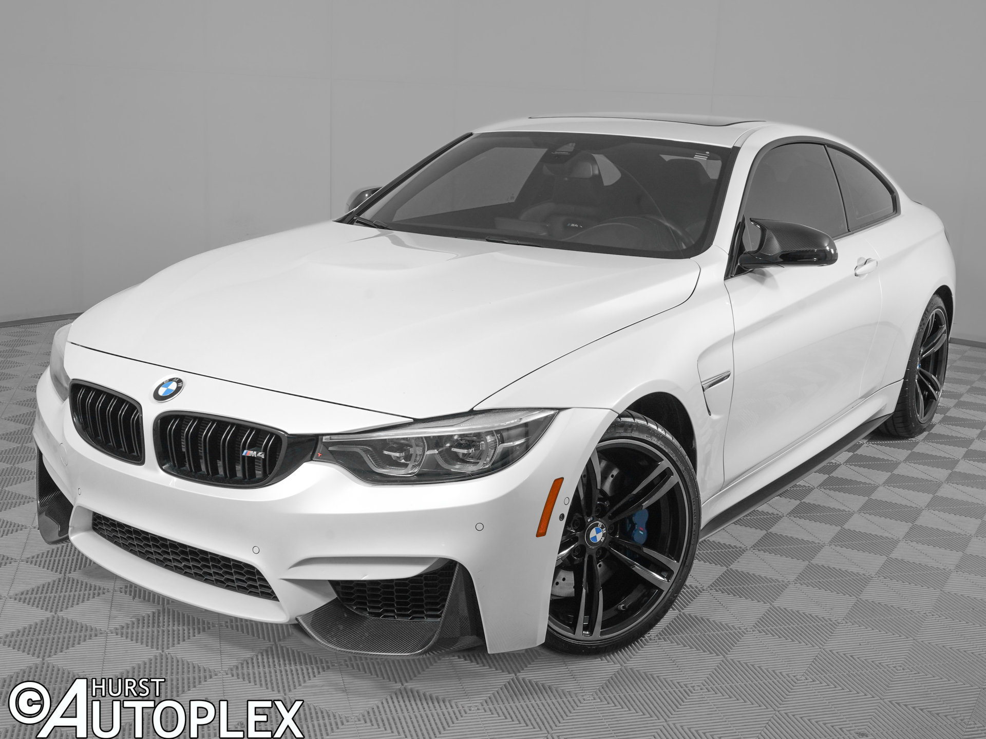 Used 2018 BMW M4 Coupe RWD image 1