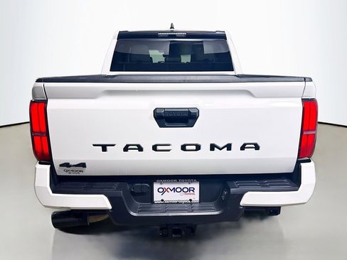Used 2025 Toyota Tacoma SR5 AWD/4WD image 6