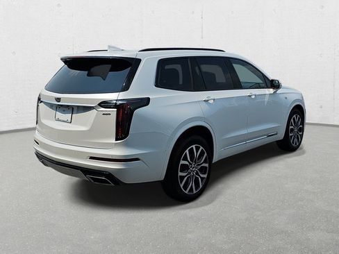 Used 2025 Cadillac XT6 Sport w/ Technology Package image 5