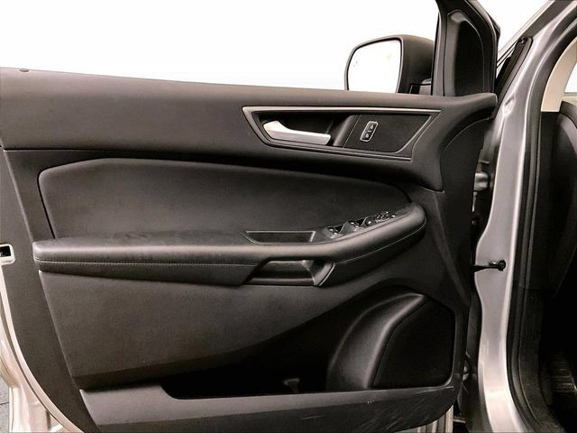 Used 2020 Ford Edge SE FWD image 22