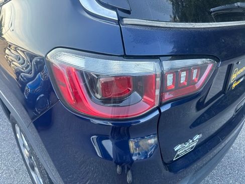 Used 2019 Jeep Compass Limited AWD/4WD image 9