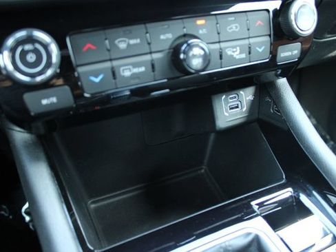 Used 2025 Jeep Compass Limited AWD/4WD image 18