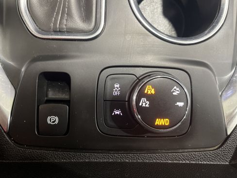 Used 2021 Chevrolet Traverse Premier AWD/4WD image 25