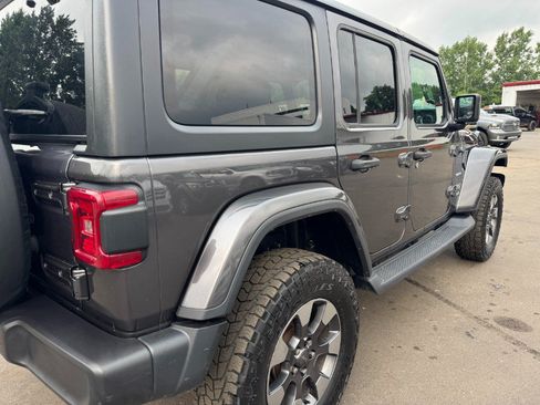 Used 2018 Jeep Wrangler Unlimited Sahara w/ Uconnect 4C Nav & Sound Group AWD/4WD image 11