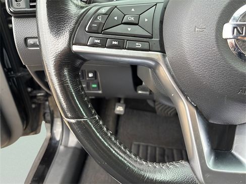 Used 2018 Nissan Rogue SV image 23