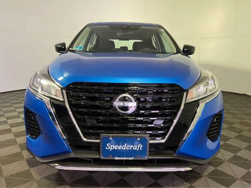Used 2025 Nissan Kicks Play S image 2