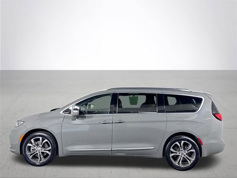 Used 2022 Chrysler Pacifica Pinnacle AWD/4WD image 9