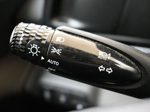 Certified 2025 Hyundai Elantra SE image 28