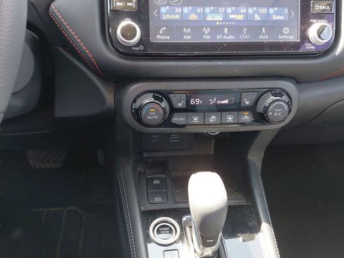 Used 2023 Nissan Kicks SR w/ SR Premium Package FWD image 17