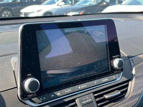 Used 2025 Nissan Altima 2.5 SV FWD image 24