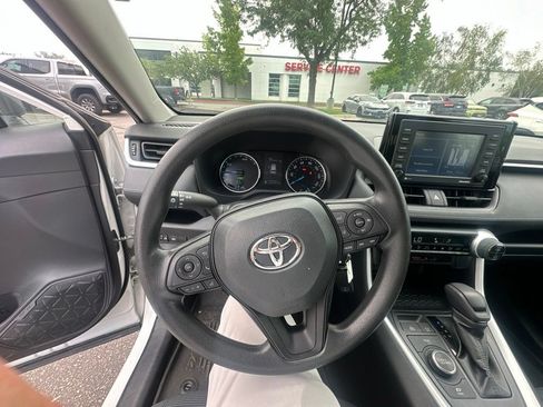 Used 2022 Toyota RAV4 LE AWD/4WD image 10