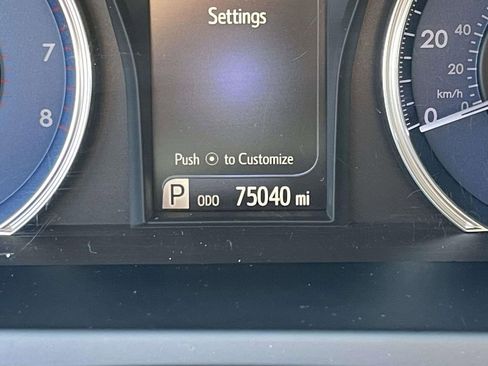Used 2016 Toyota Camry LE FWD image 29