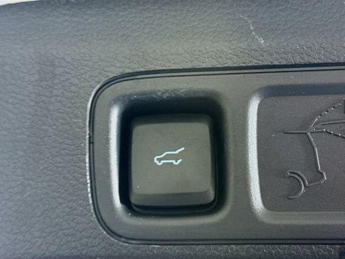 Used 2024 Ford Expedition Limited image 32