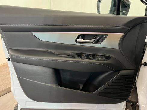 Used 2025 Nissan Murano SL AWD/4WD image 14