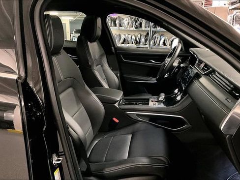 Certified 2025 Jaguar F-PACE R-Dynamic S image 6