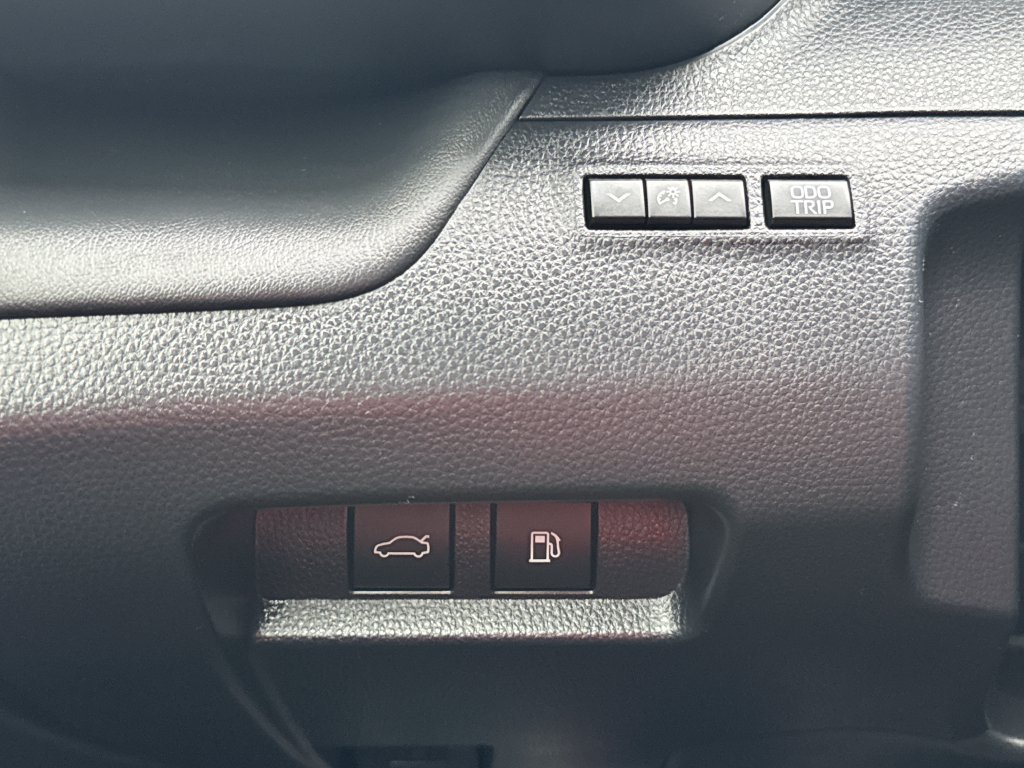 Used 2026 Toyota Crown AWD/4WD image 30