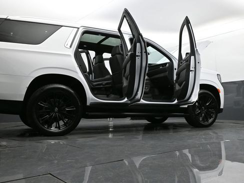 Used 2022 GMC Yukon Denali w/ Denali Premium Package image 38