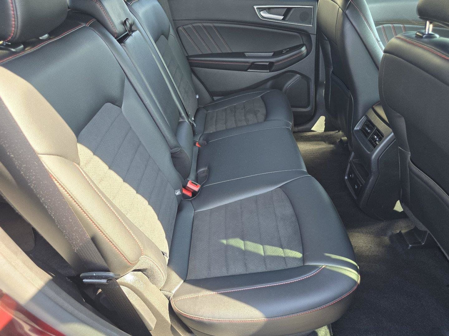 Used 2024 Ford Edge ST-Line w/ Class II Trailer Tow Package AWD/4WD image 17