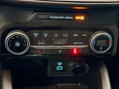 Used 2021 Ford Escape SE w/ Cold Weather Package AWD/4WD image 17