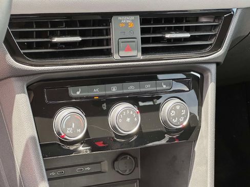 Certified 2023 Volkswagen Taos SE FWD image 18