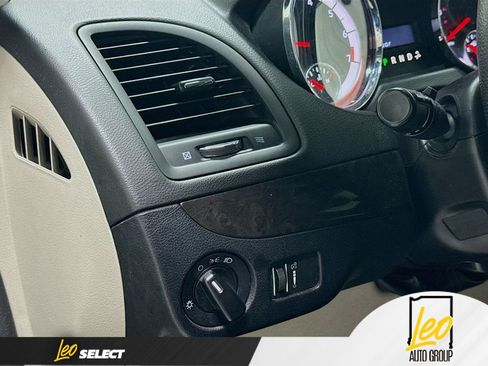 Used 2019 Dodge Grand Caravan SE FWD image 12