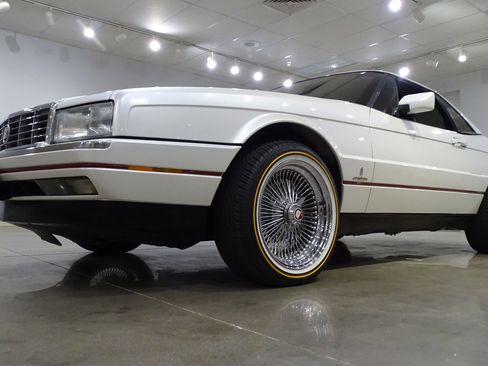 Used 1991 Cadillac Allante FWD image 4