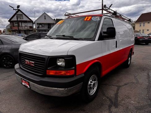 Used 2017 GMC Savana 3500 RWD image 3