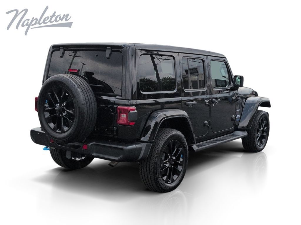Used 2022 Jeep Wrangler Unlimited Sahara w/ Cold Weather Group AWD/4WD image 6