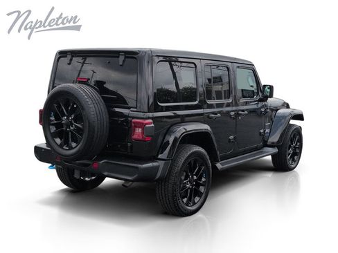 Used 2022 Jeep Wrangler Unlimited Sahara w/ Cold Weather Group AWD/4WD image 6