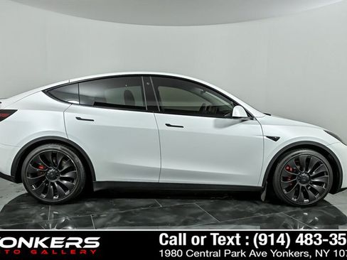 Used 2022 Tesla Model Y Performance AWD/4WD image 9