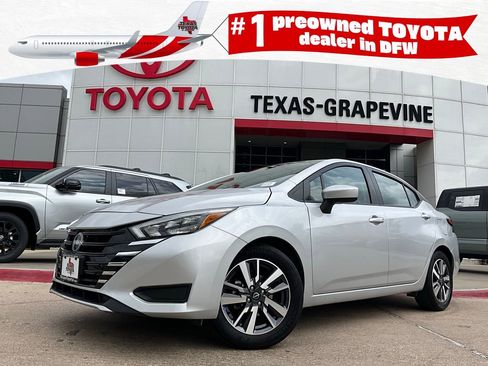 Used 2025 Nissan Versa SV image 1