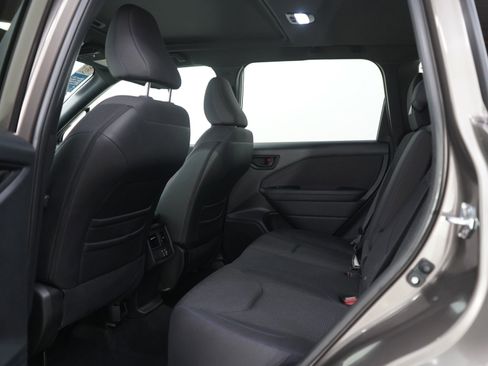 Used 2025 Subaru Forester Premium AWD/4WD image 18